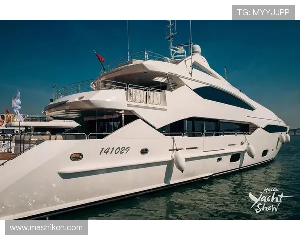 加入澳门渔人码头游艇会会员，享受专属优惠和定制化的海上旅游服务，尊享奢华生活